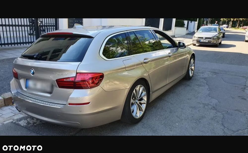 BMW Seria 5 525d Sport-Aut Modern Line - 1