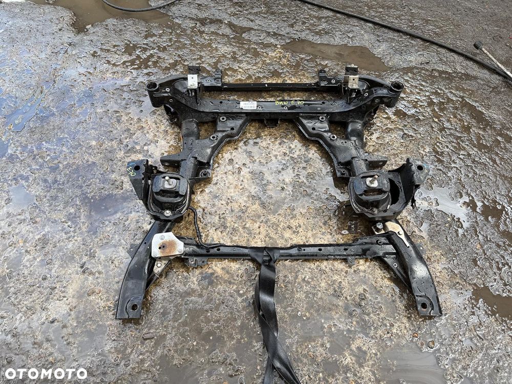 Sanki wózek przód BMW X5 E70 3.0d 677268205 OE - 2