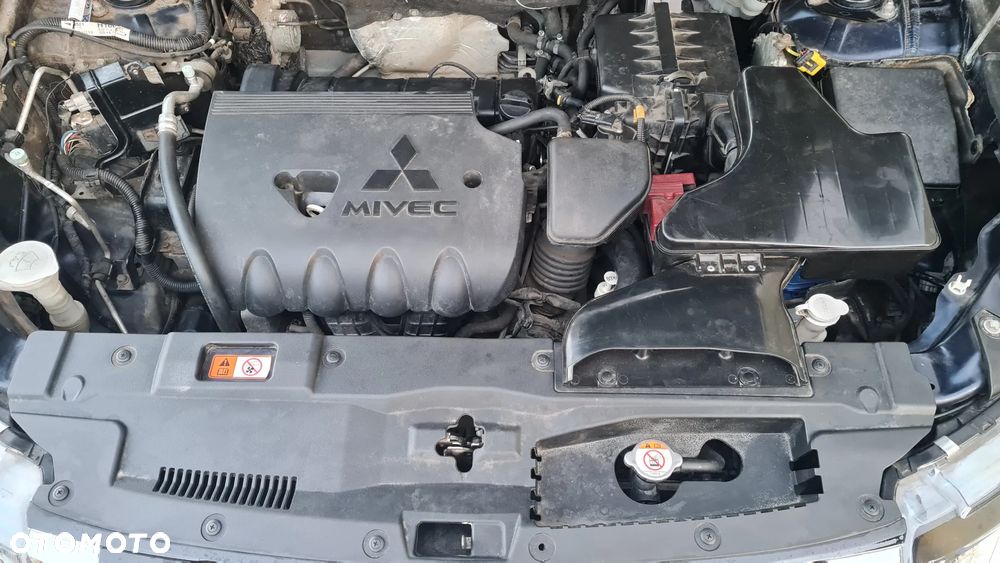 Mitsubishi Outlander - 13