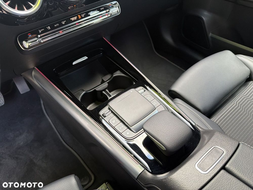 Mercedes-Benz GLA 180 Progressive - 16