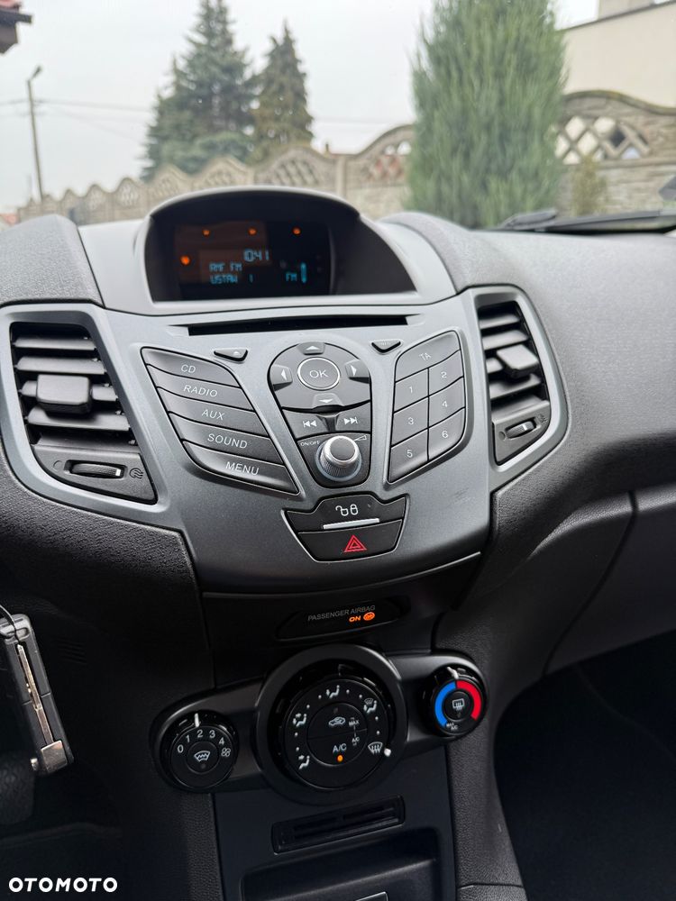 Ford Fiesta - 25