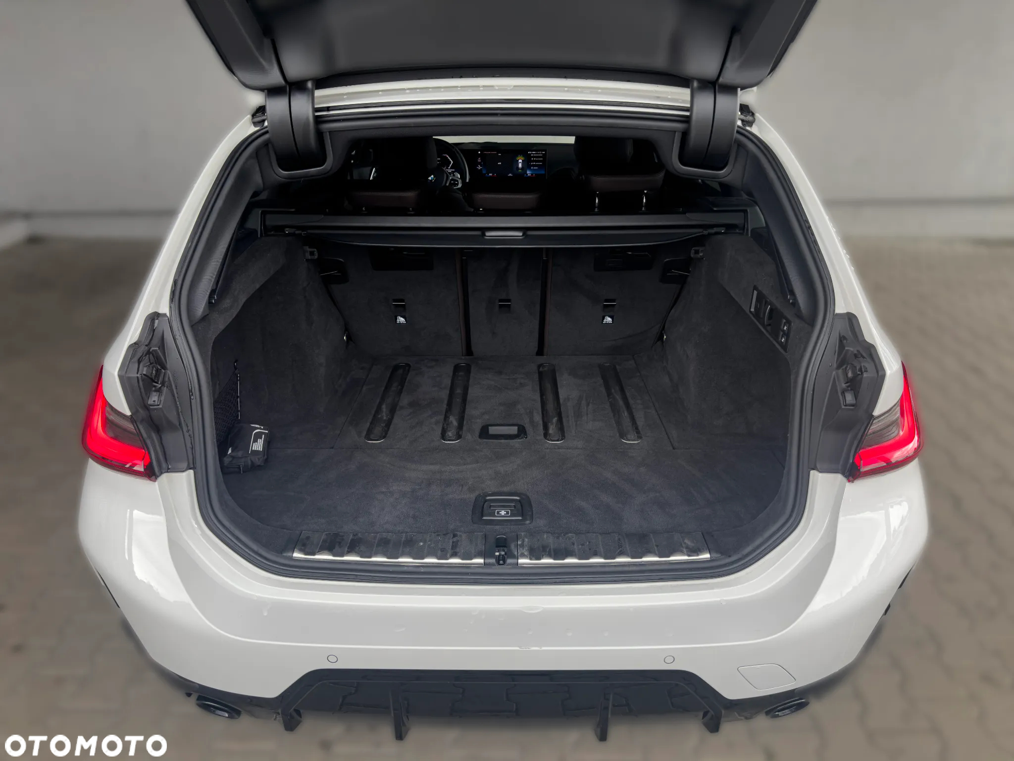 BMW Seria 3 318i Touring M Sport - 11