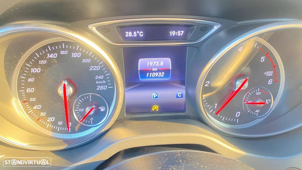 Mercedes-Benz CLA 180 d Shooting Brake AMG Line - 7