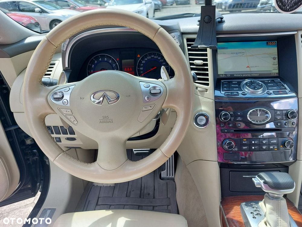 Infiniti FX - 32