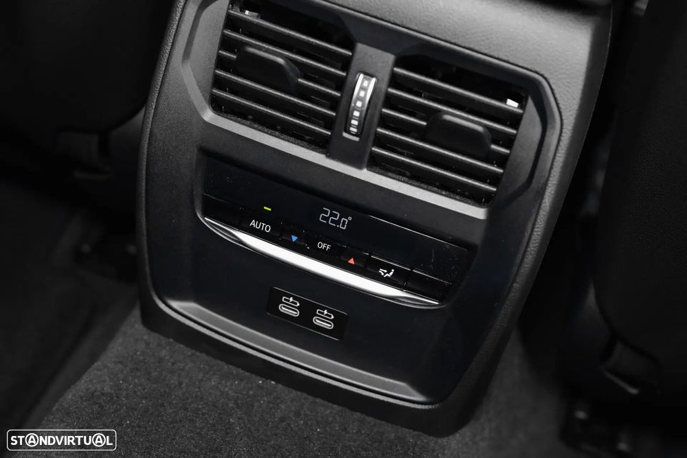 BMW 330 e Pack Desportivo M Auto - 39