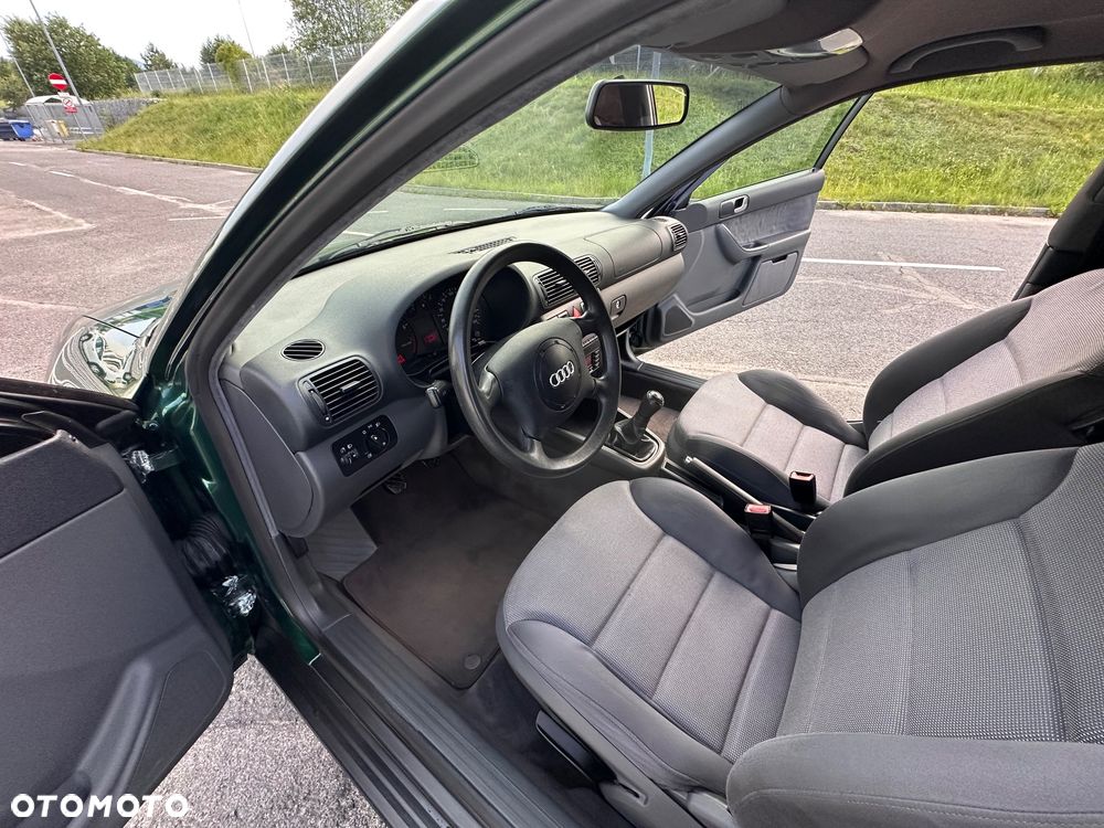 Audi A3 3-drzwiowe 1.6 Ambition - 12