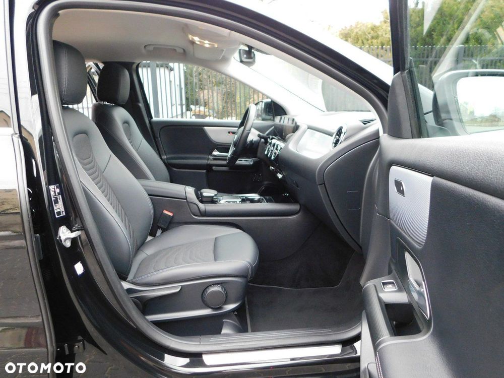 Mercedes-Benz GLA - 8