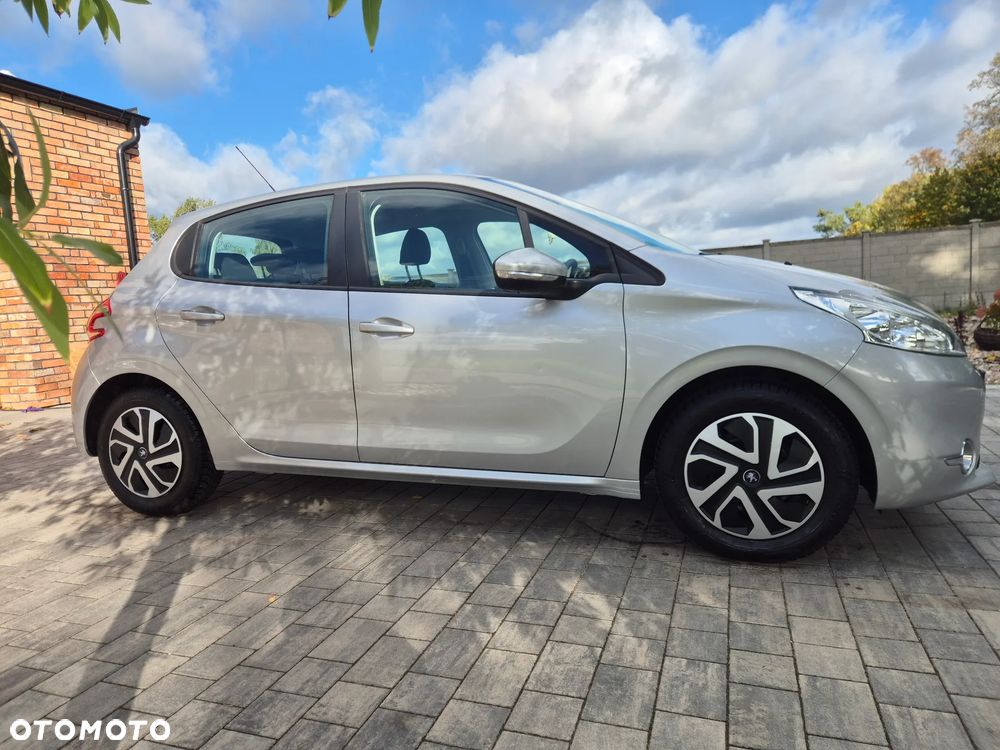 Peugeot 208 - 11