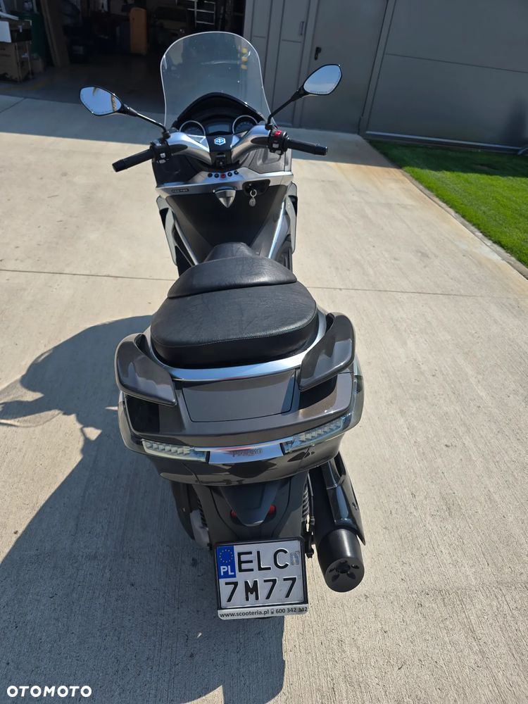Piaggio X10 - 4