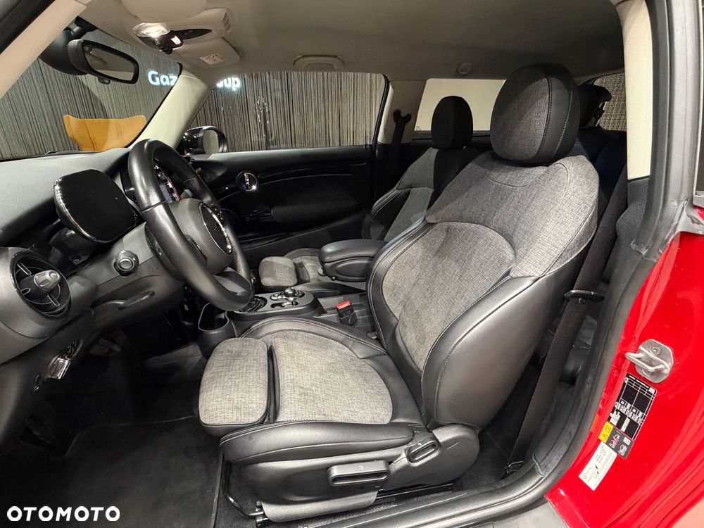 MINI Cooper SE Classic Trim - 12