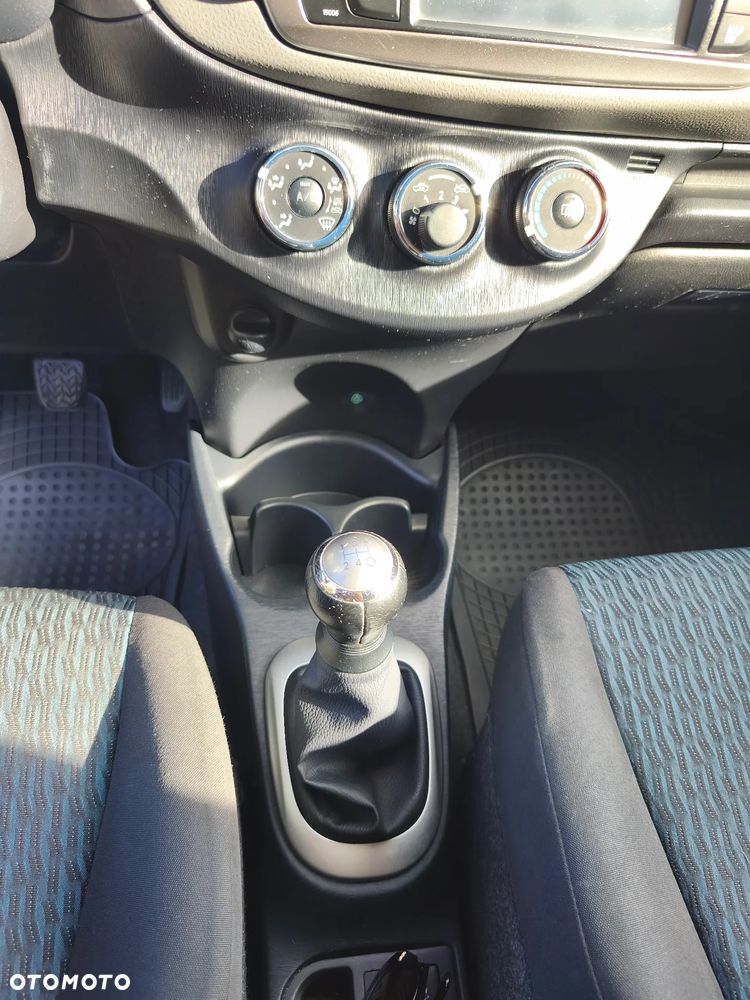Toyota Yaris 1.0 Sol - 13