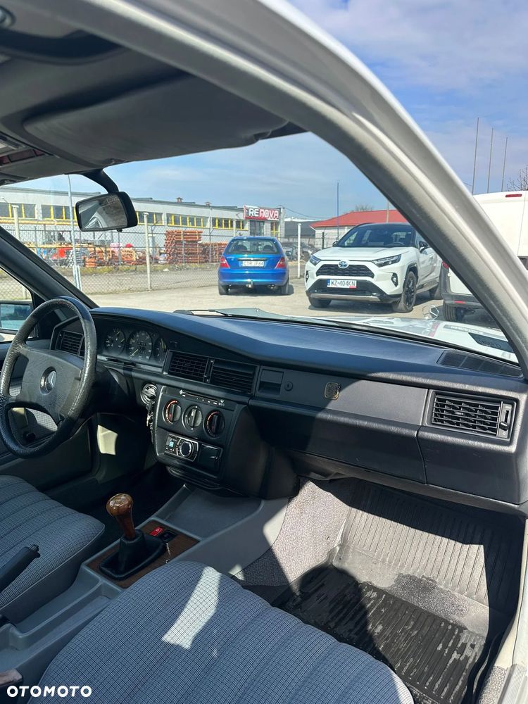 Mercedes-Benz W201 (190) - 10