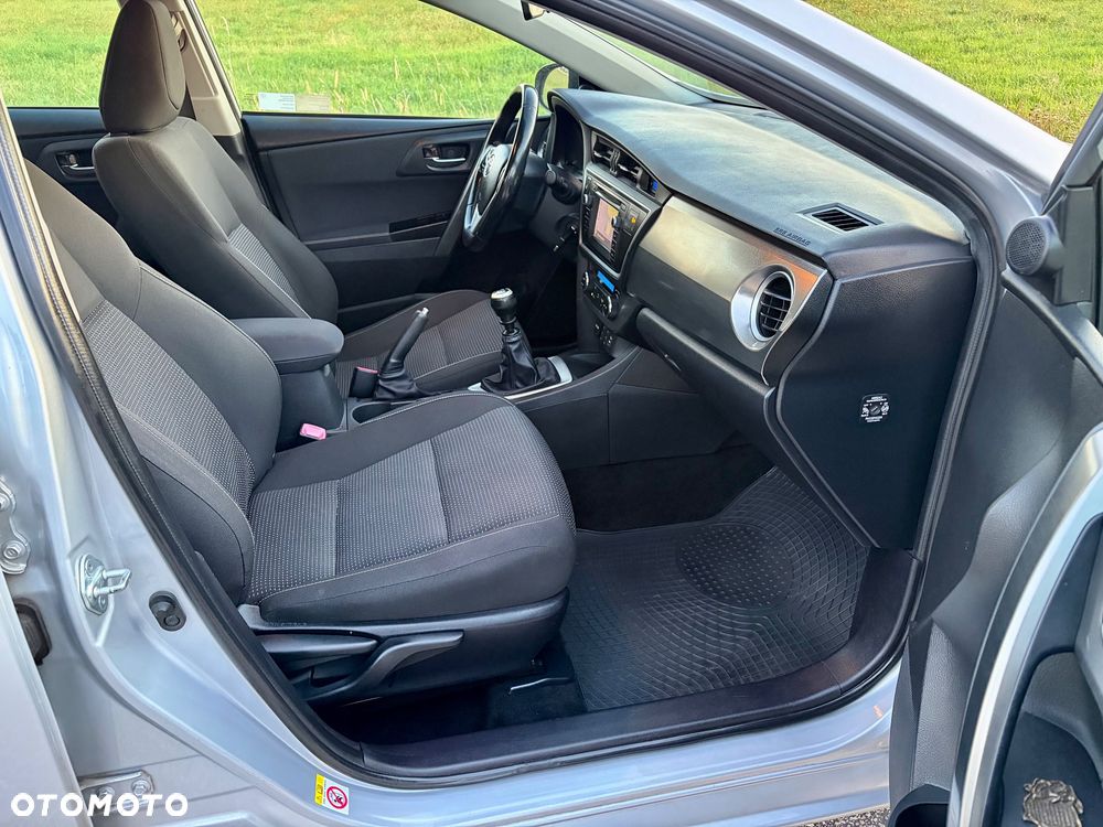 Toyota Auris 1.4 D-4D Premium + EU5 - 32