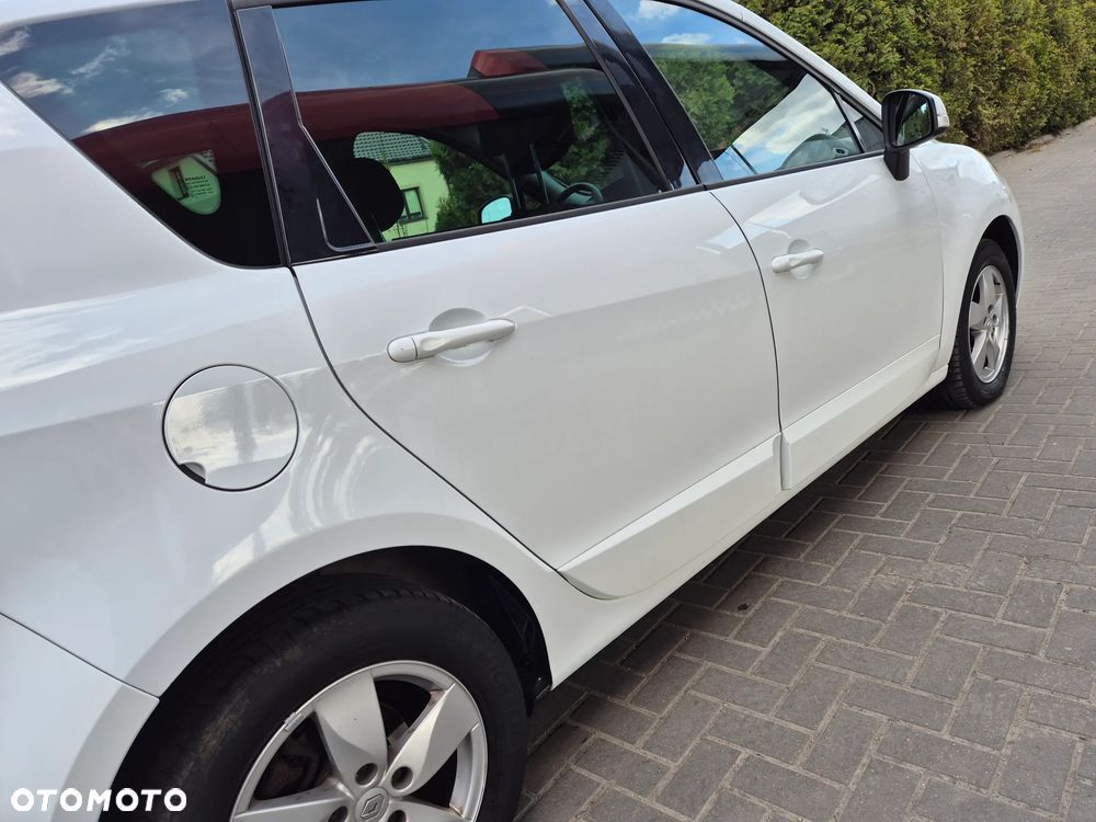 Renault Scenic 1.5 dCi Emotion - 21