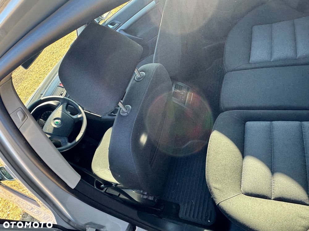 Skoda Octavia 1.6 Ambiente - 18