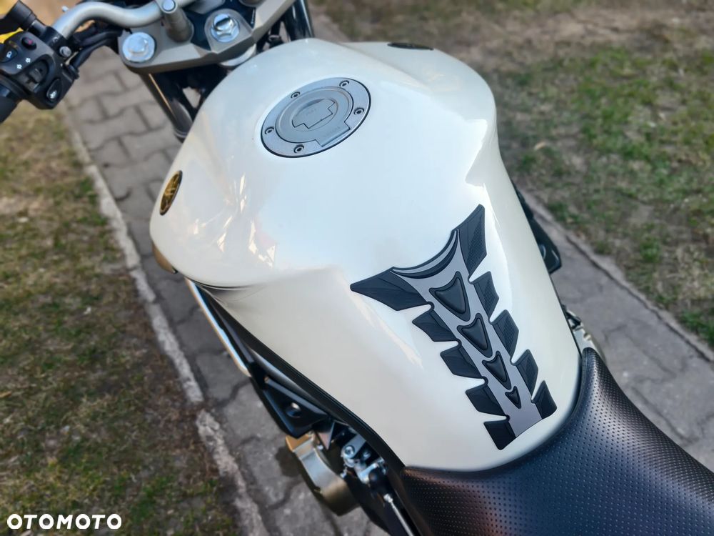 Yamaha XJ - 17