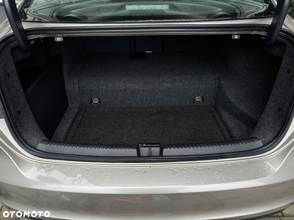 Volkswagen Jetta - 32