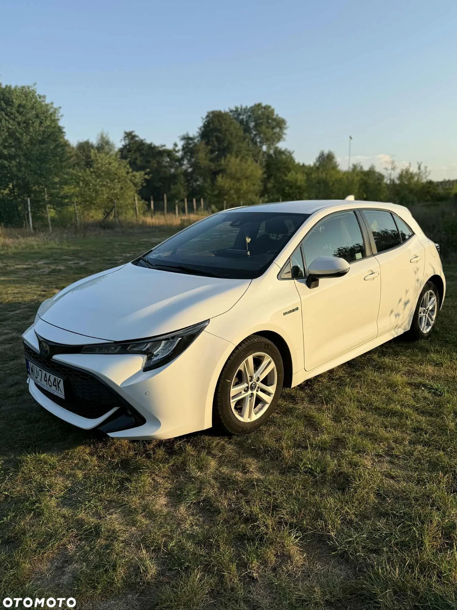 Toyota Corolla ver-1-8-hybrid-active - 1