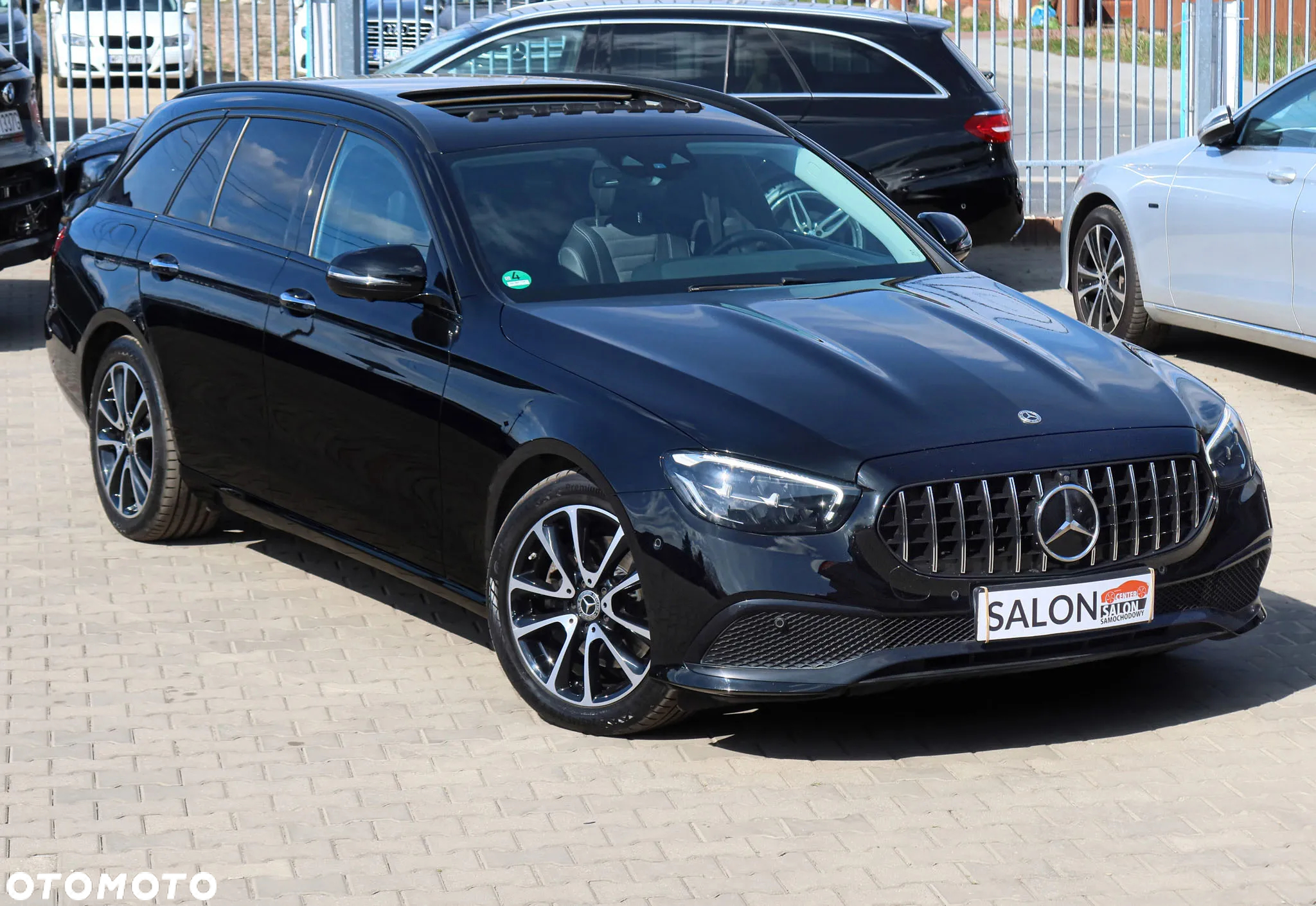 Mercedes-Benz Klasa E 220 d 4Matic T 9G-TRONIC Avantgarde - 39