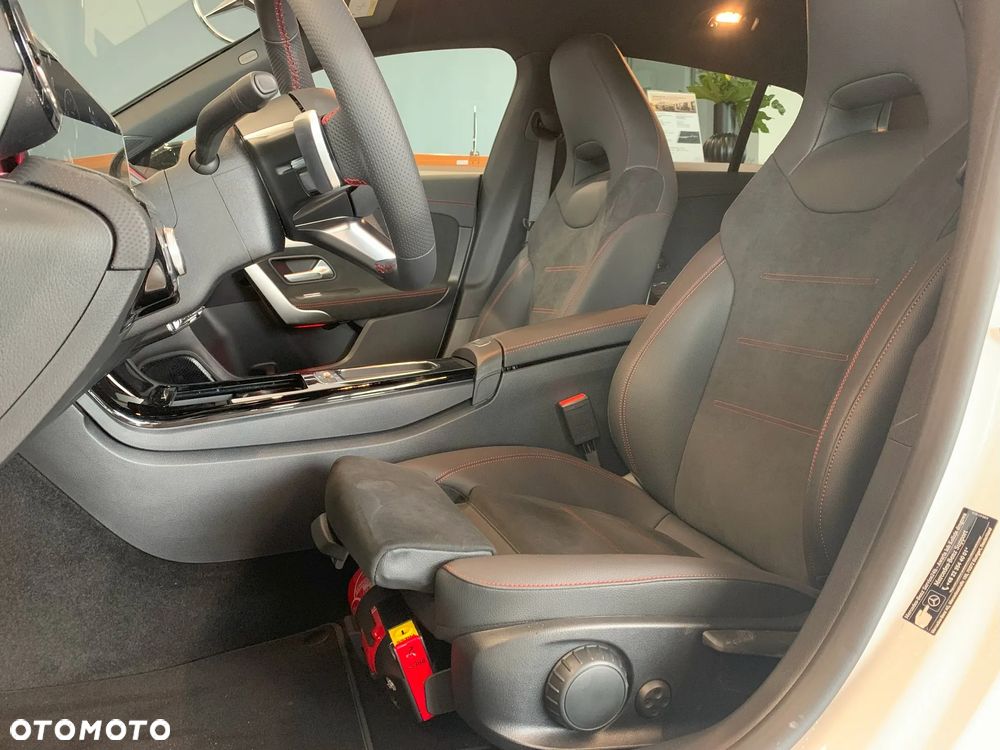 Mercedes-Benz CLA 200 AMG Line 7G-DCT - 4