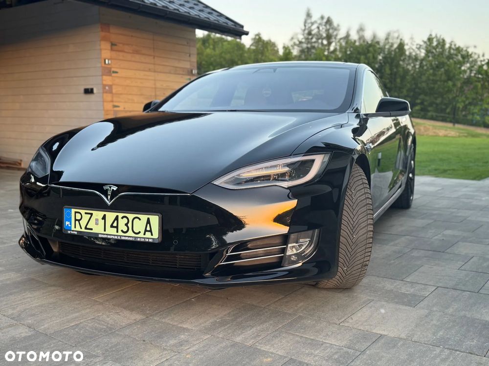 Tesla Model S - 21