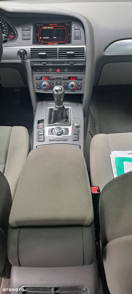 Audi A6 Avant 2.4 - 16