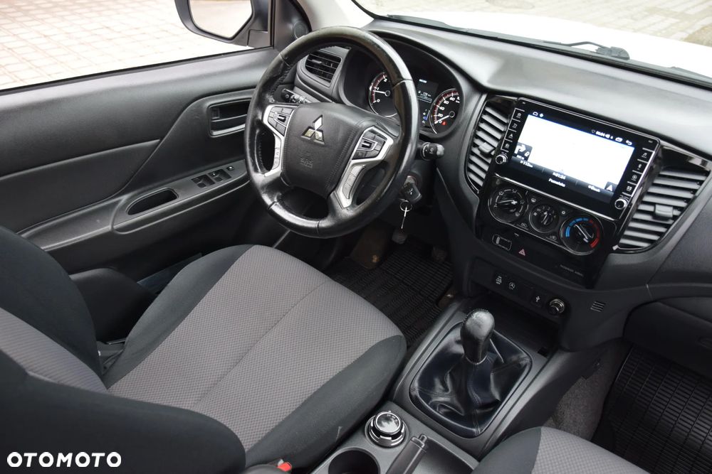 Mitsubishi L200 2.2 d DC Intense - 12