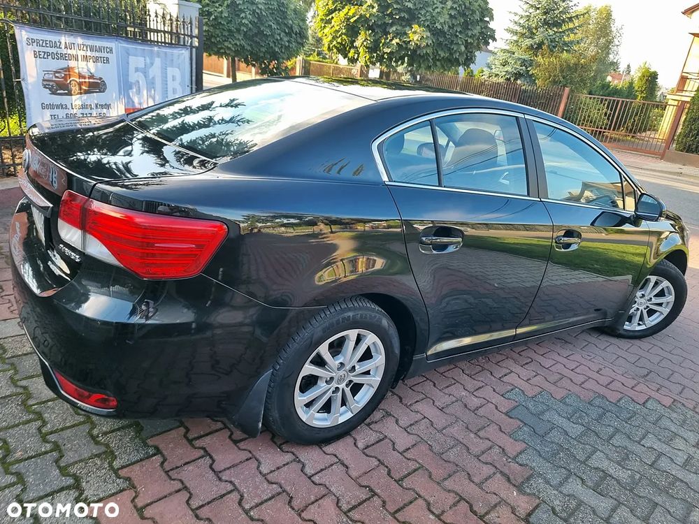 Toyota Avensis 2.0 Premium - 21