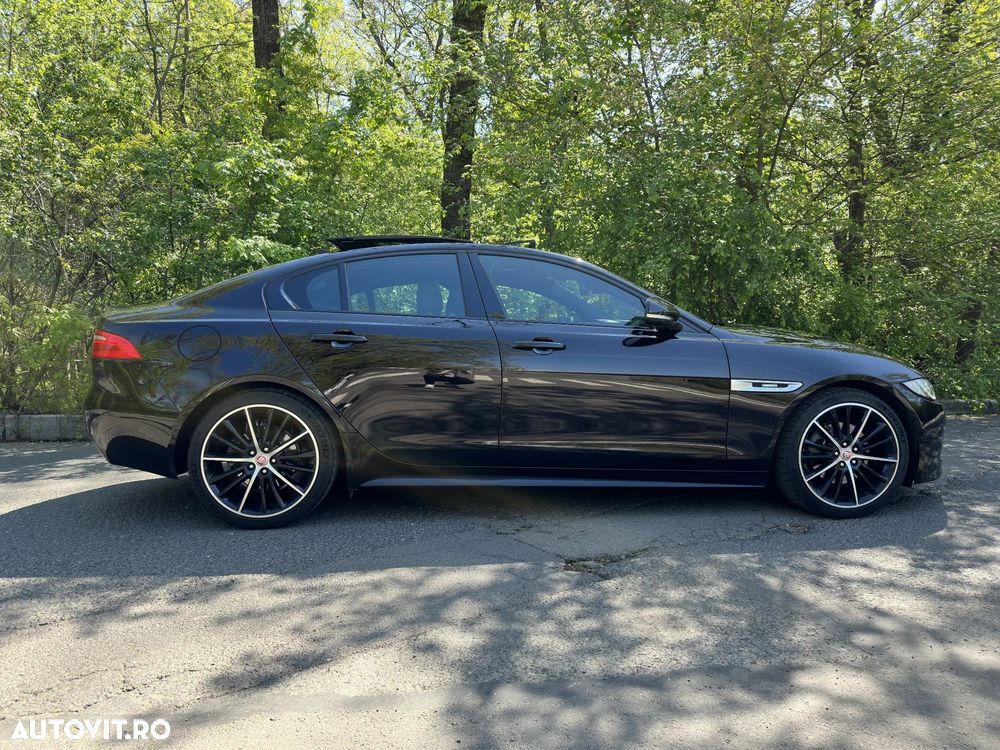 Jaguar XE 2.0 Portfolio - 4