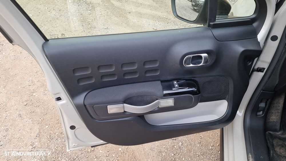Citroën C3 1.2 PureTech Shine EAT6 - 11