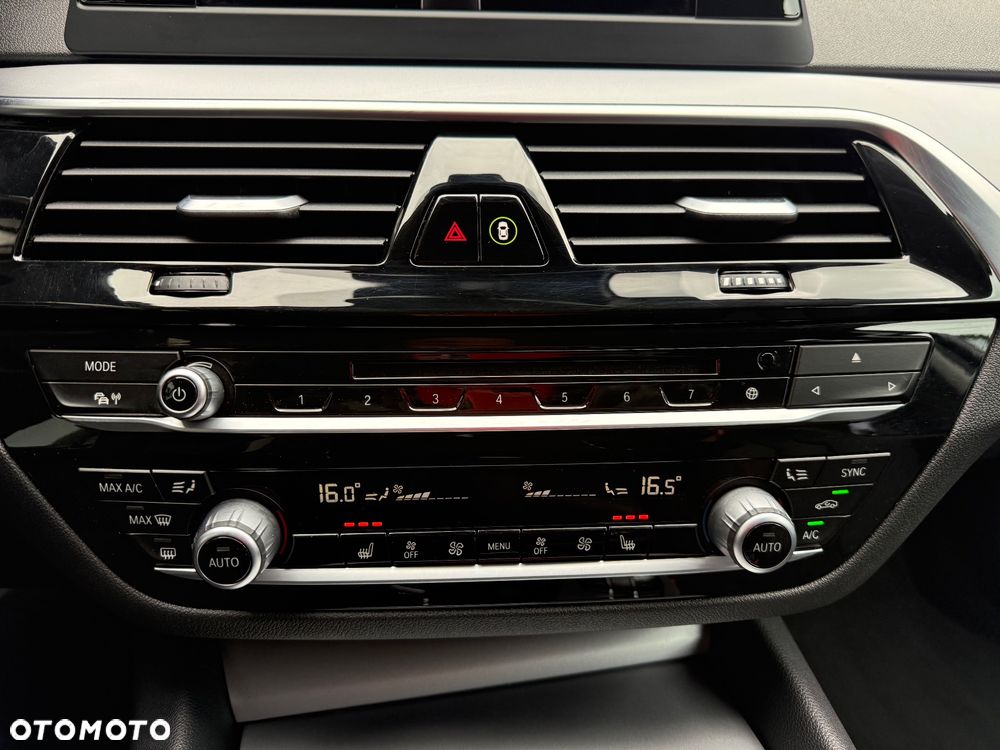 BMW Seria 5 530e iPerformance Sport Line sport - 31