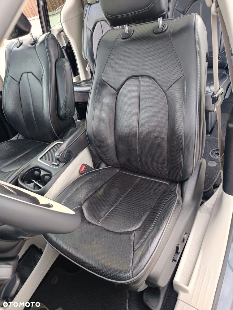 Chrysler Pacifica - 10