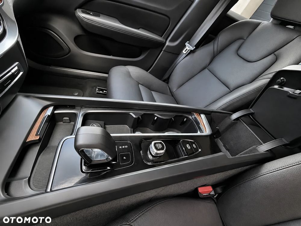 Volvo V60 Cross Country B5 B AWD Plus - 29
