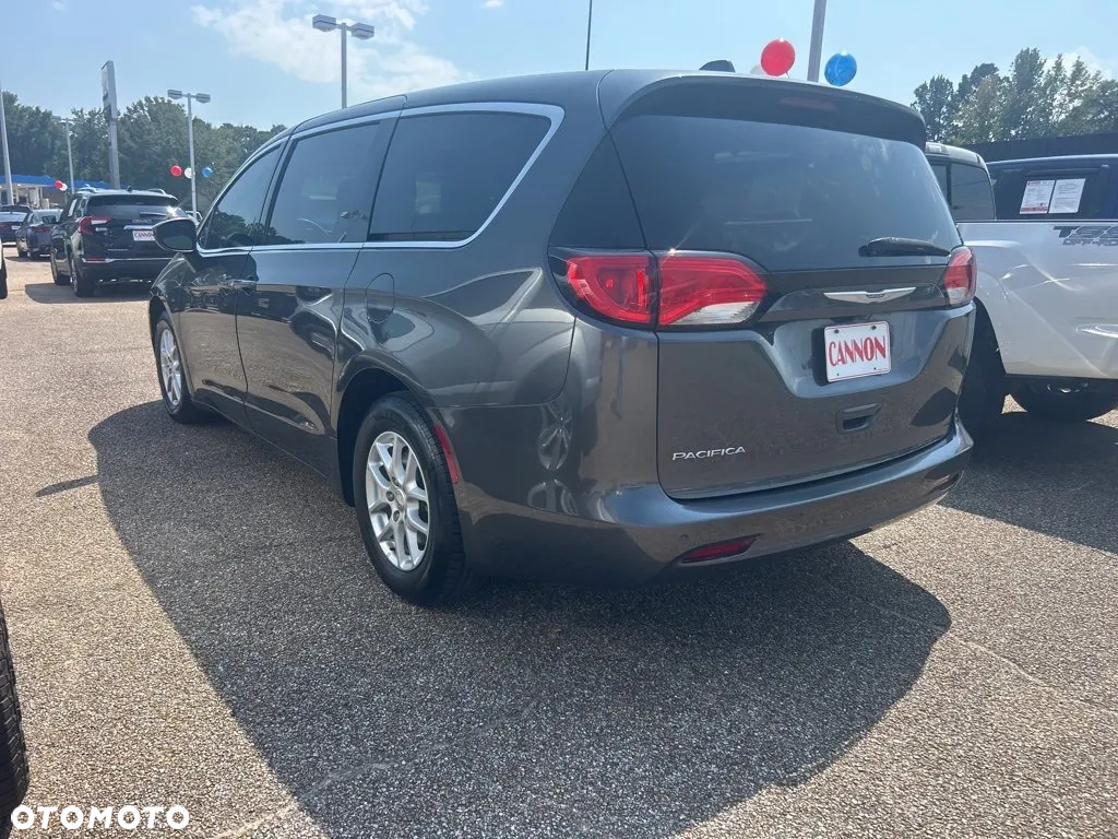 Chrysler Pacifica - 4