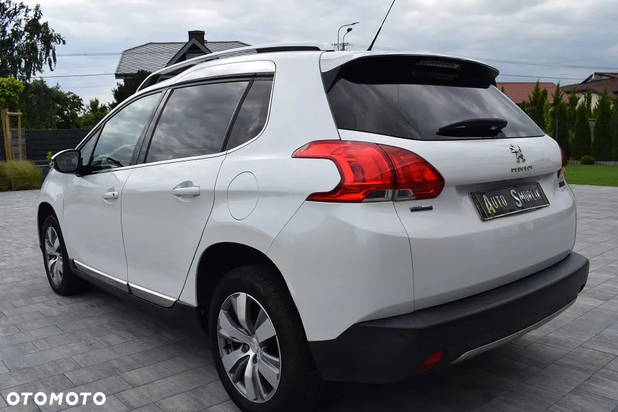 Peugeot 2008 1.2 Pure Tech Allure S&S - 4