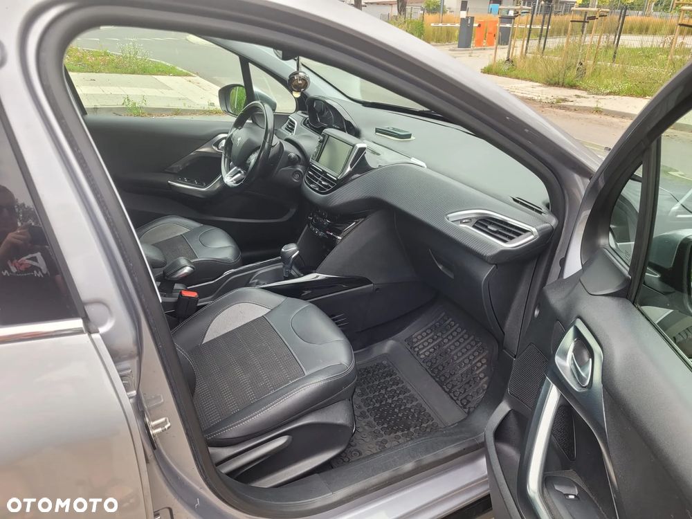 Peugeot 2008 1.2 Pure Tech Allure S&S EAT6 - 11