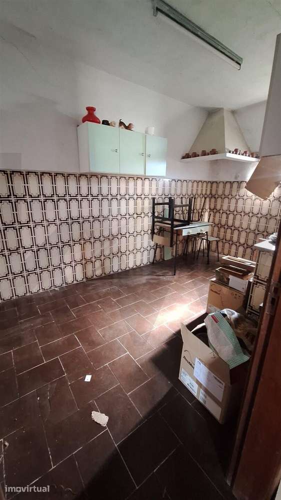 MORADIA COM GRANDE POTENCIAL | 1.850 M² DE TERRENO | CABANAS DE VIRIAT - Grande imagem: 4/25