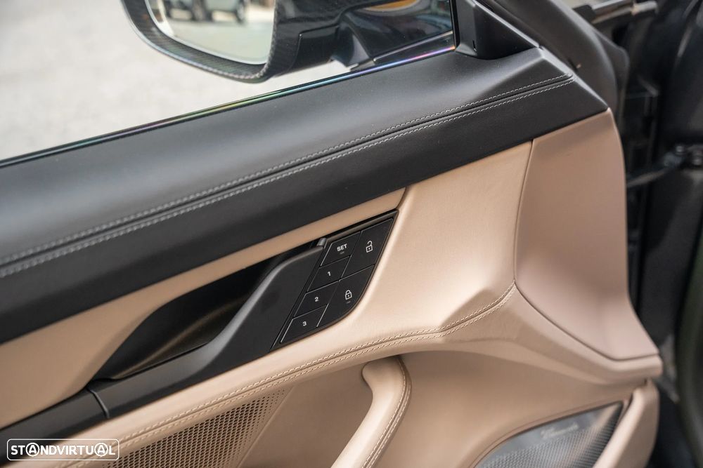 Porsche Taycan Sport Turismo GTS - 13