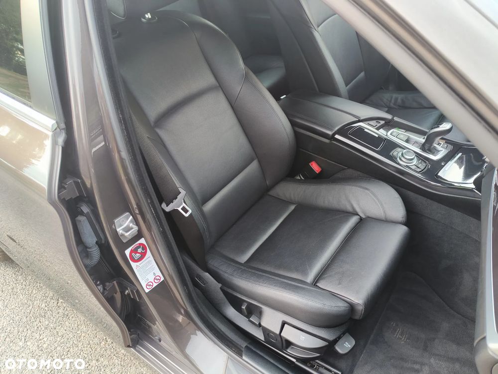 BMW Seria 5 523i Sport-Aut - 8