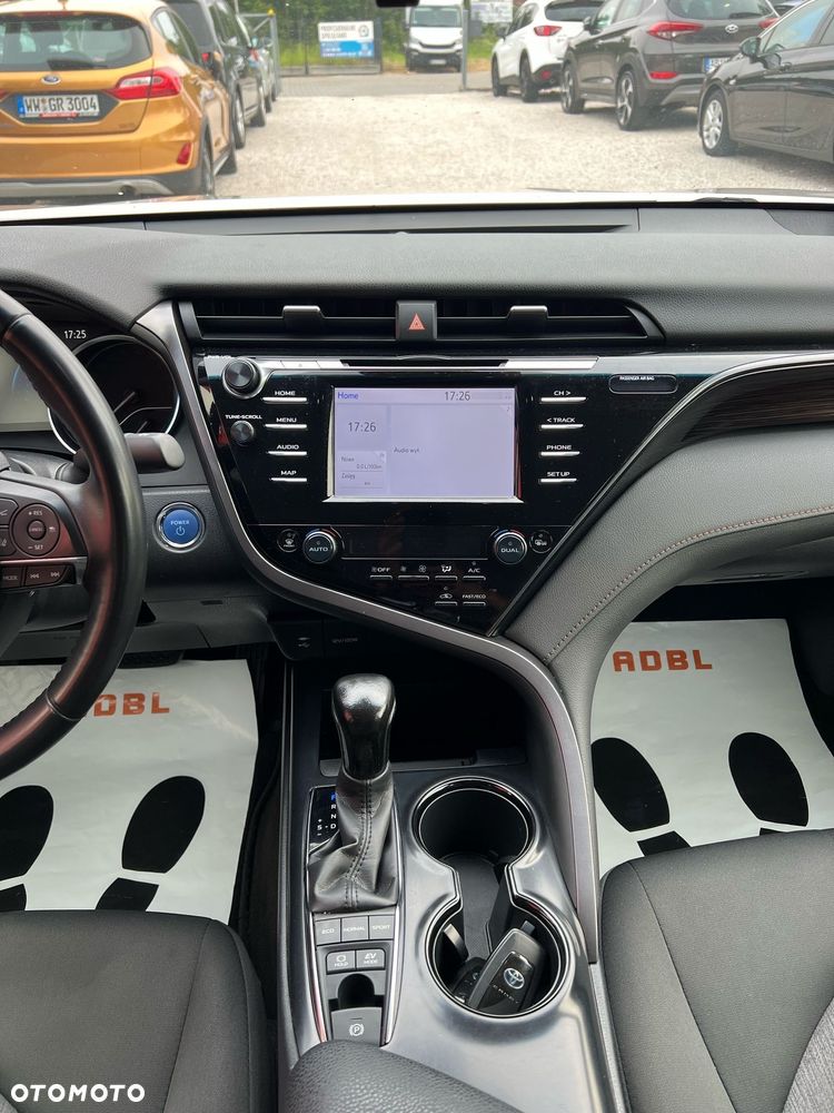 Toyota Camry 2.5 Hybrid Comfort CVT - 23