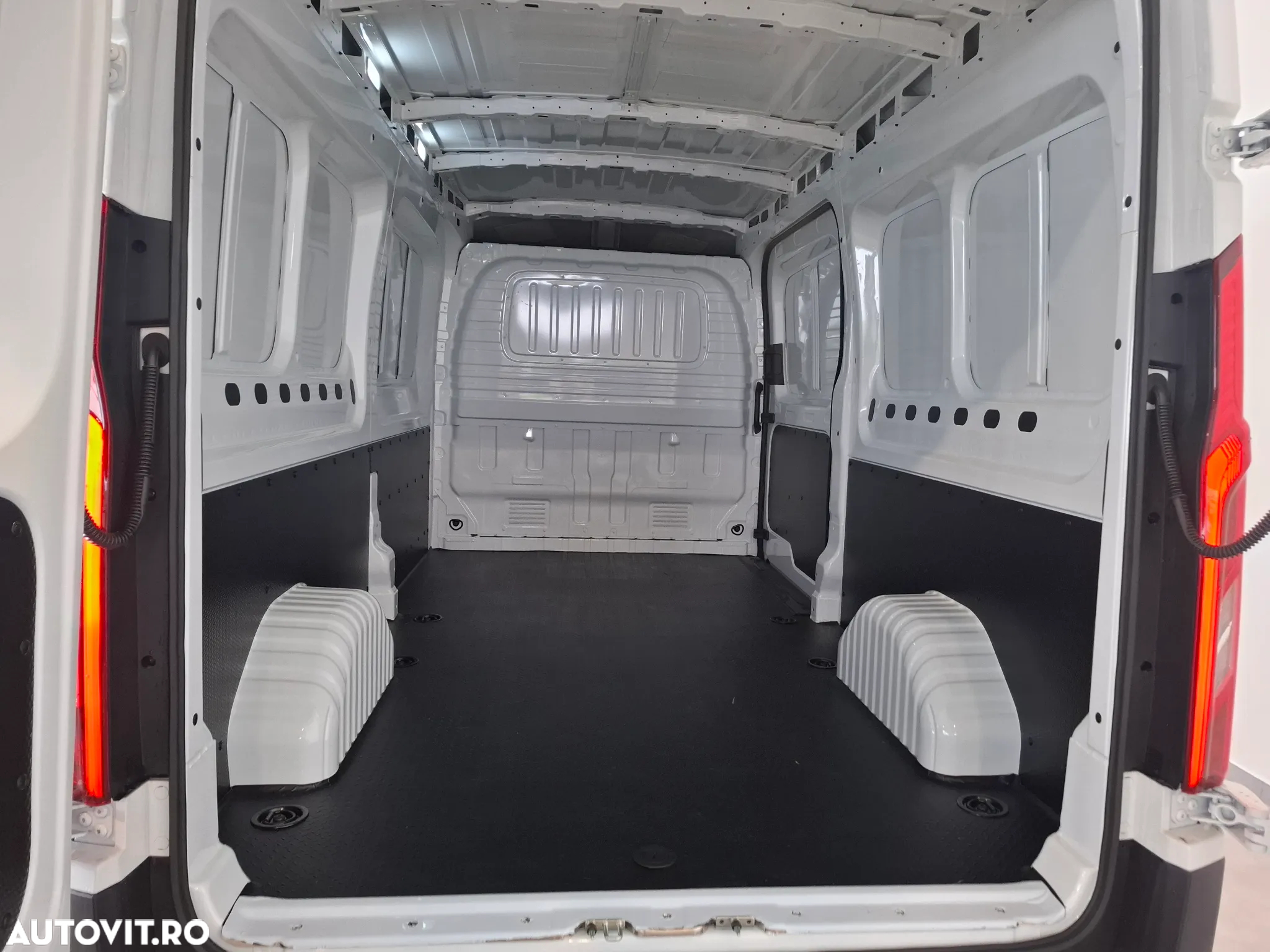 Maxus DELIVER 9 - 12