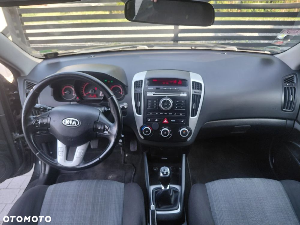 Kia Ceed - 10