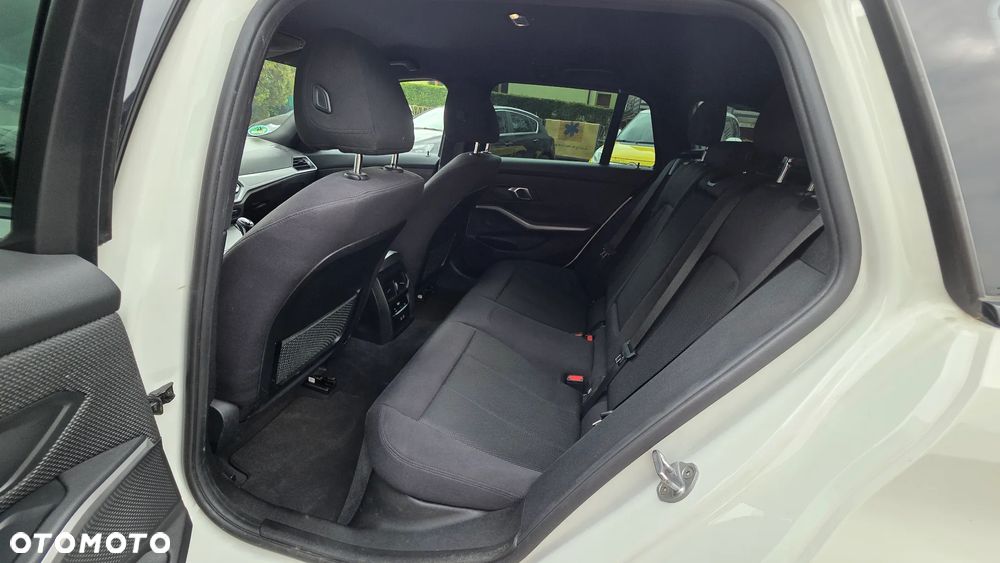 BMW Seria 3 318d - 8