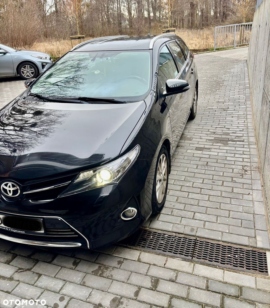 Toyota Auris 1.6 Premium Comfort MS - 2