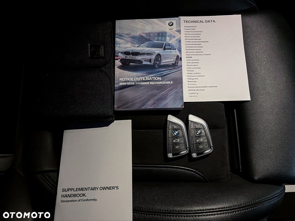BMW Seria 3 330e M Sport - 39