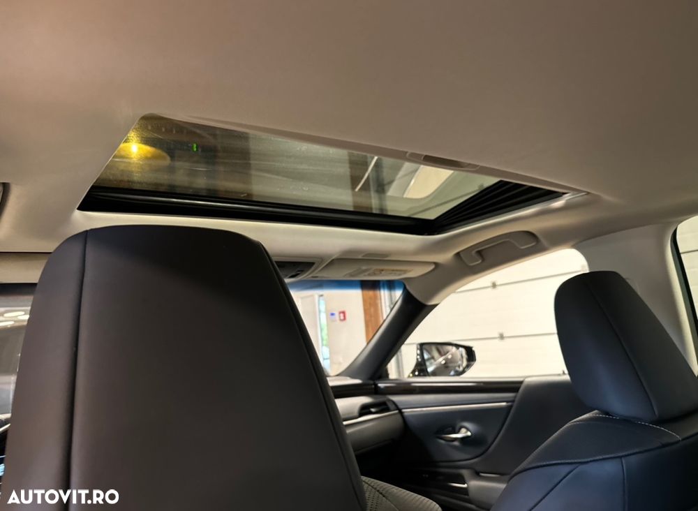 Lexus Seria ES 300h 2.5 TNGA HV 25H- 4X2 CVT Executive - 17