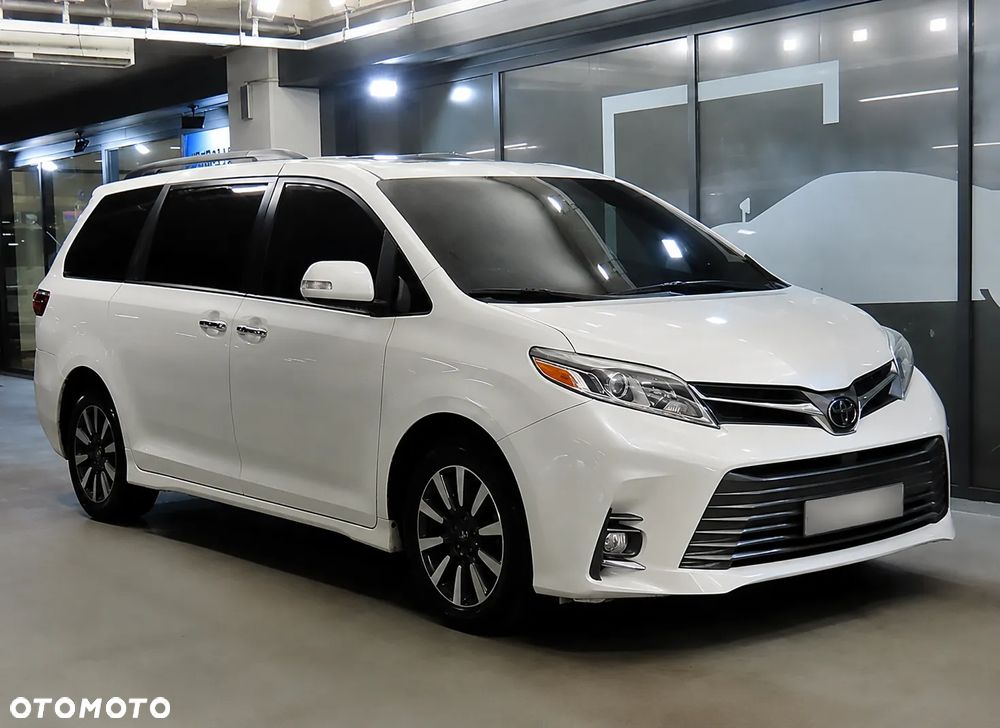 Toyota Sienna - 1