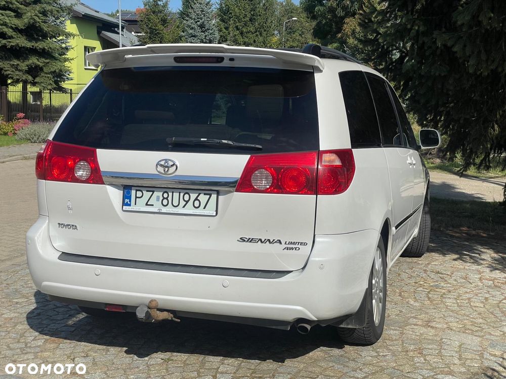 Toyota Sienna 2008 photo 3
