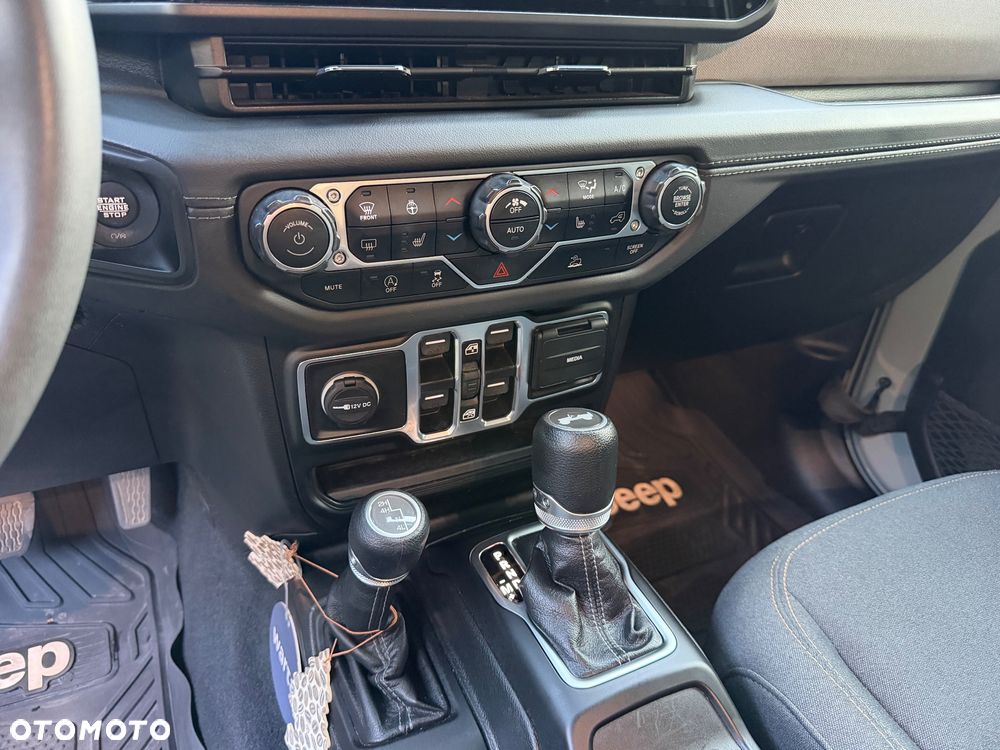 Jeep Wrangler - 28