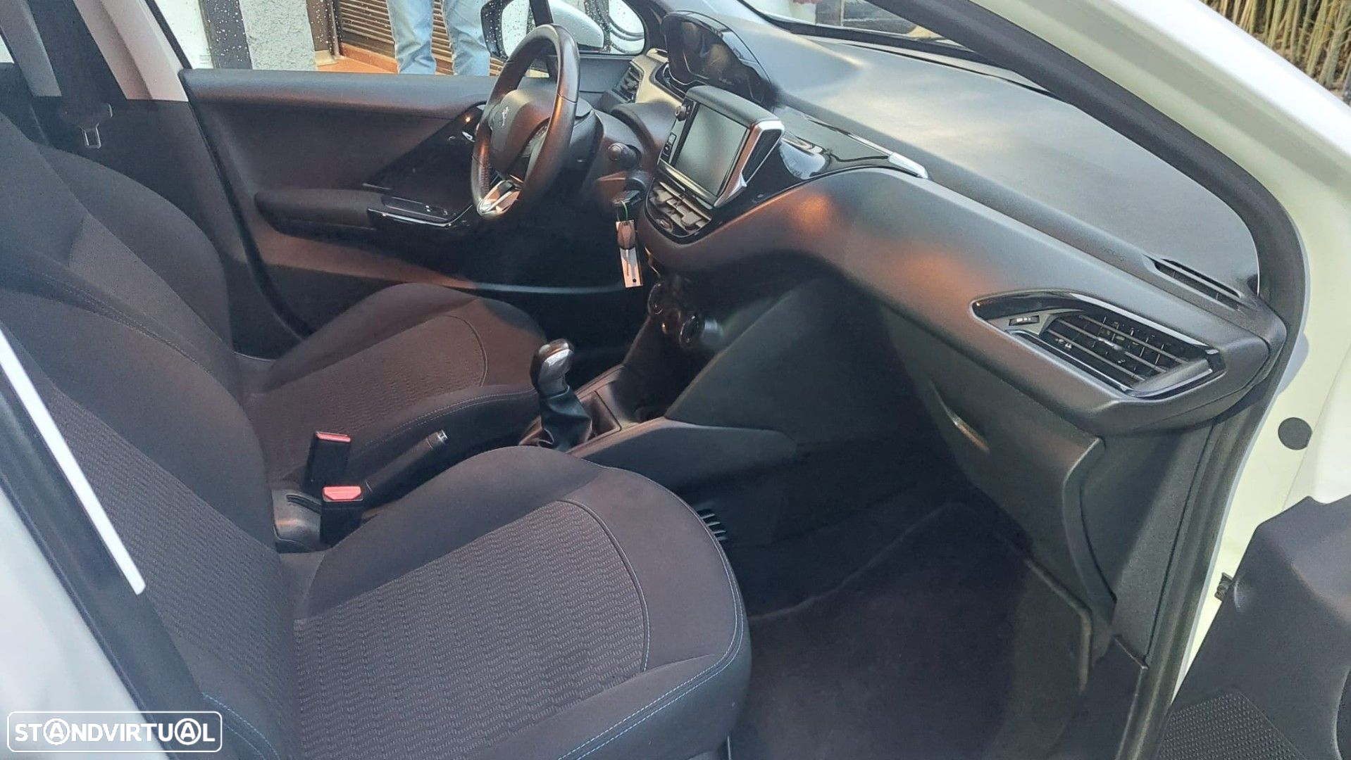 Peugeot 208 1.2 PureTech Signature - 9